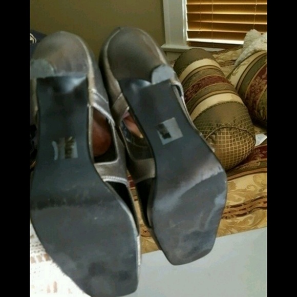 Metallic cut out open toe heels - Picture 3 of 3